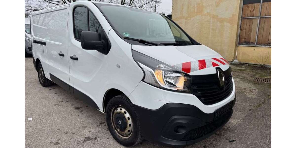 Renault Trafic 97.000 km 8.990 &euro; München 81829
