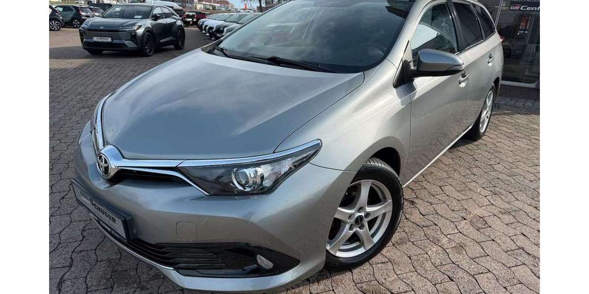Toyota Auris 77.600 km 12.990 &euro; Hildesheim 31137