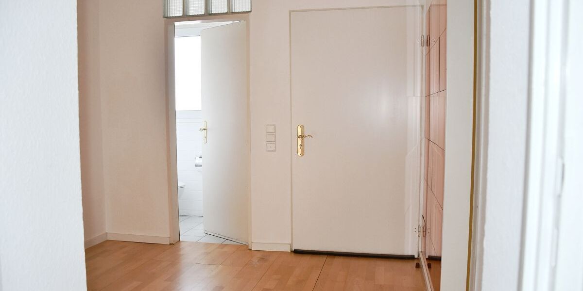 **RESERVIERT** Attraktives großzügiges Zweifamilienhaus im Bauhausstil in Darmstadt-Arheilgen - Zweifamilienhaus Darmstadt-Arheilgen Darmstadt/Vororte | Angebot:25099546