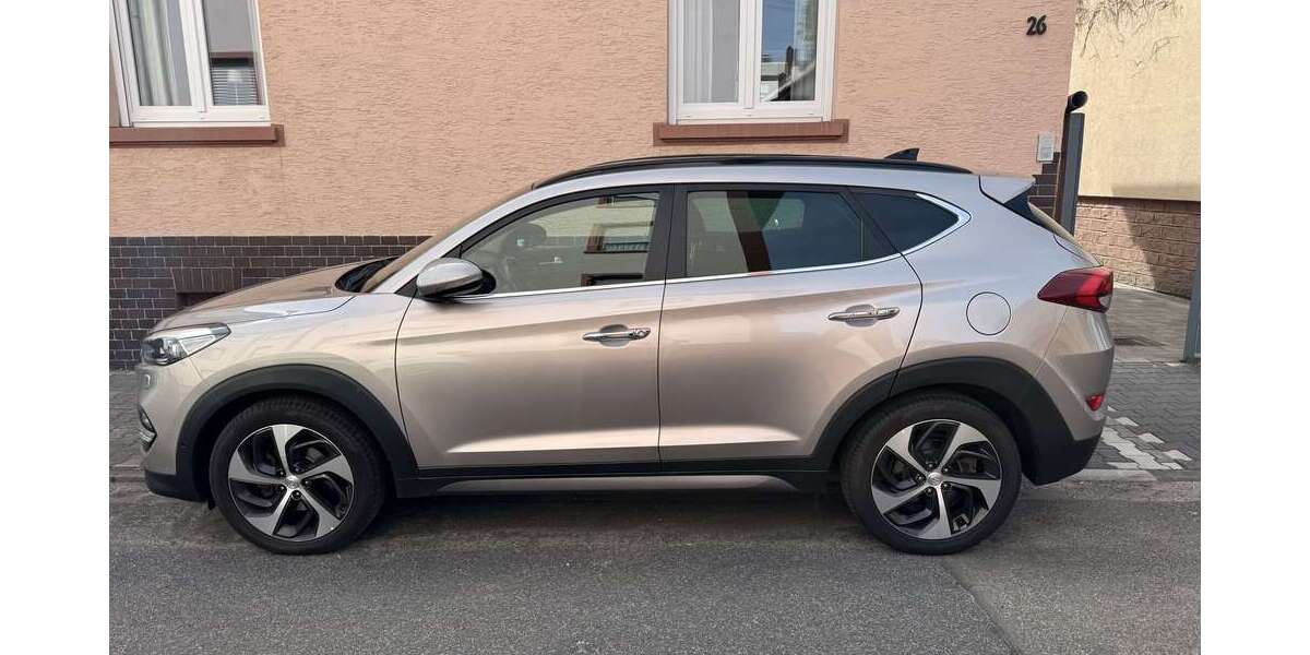 Hyundai TUCSON 84.000 km 15.250 &euro; Frankfurt am Main 60529