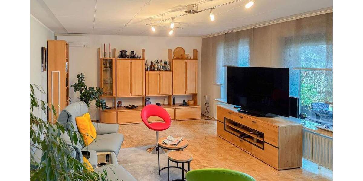 *RESERVIERT* Repräsentativer Flachdach-Bungalow in hervorragendem Zustand mit uneinsehbarem Grundstück und Garage! 5 zimmer