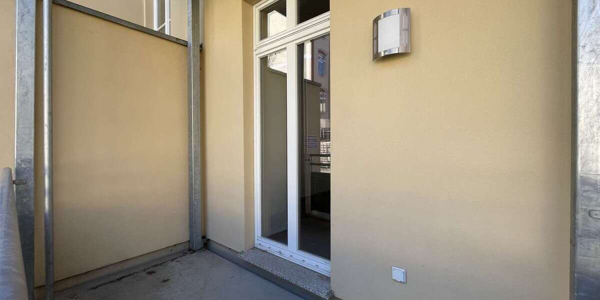 mit 360° Rundgang! Sanierte 2 Zimmer mit Balkon + großer Küche am Brühl! 2 zimmer