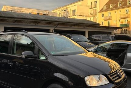 VW Touran 228.000 km 1.999 &euro; Königswinter 53639