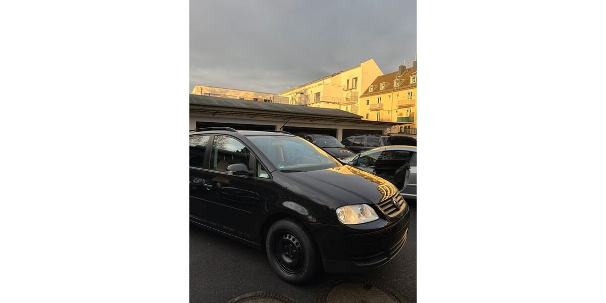 VW Touran 228.000 km 1.999 &euro; Königswinter 53639