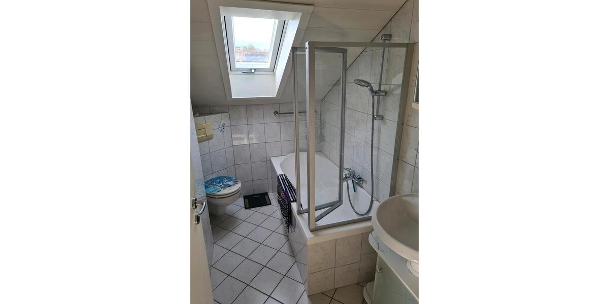 Möblierte großzügige 3 Zimmer Dachgeschosswohnung mit Balkon 3 zimmer