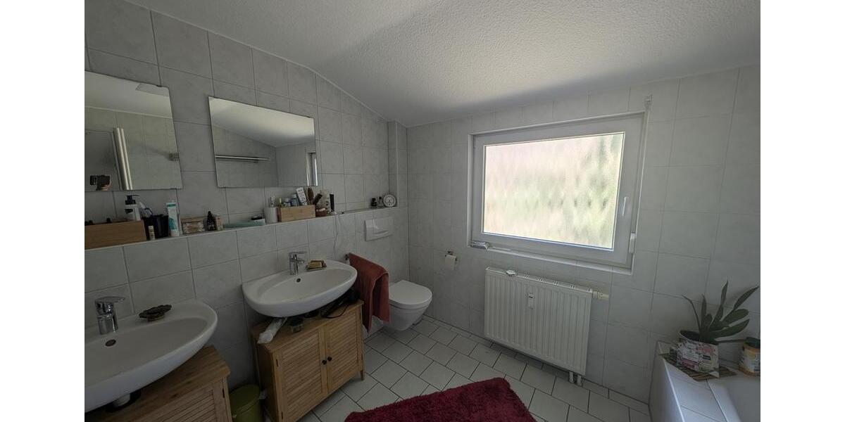 Dachgeschoßwohnung Oberderdingen - 4 Zimmer, 125 m&sup2;, 1.100&euro; | Angebot:27608082