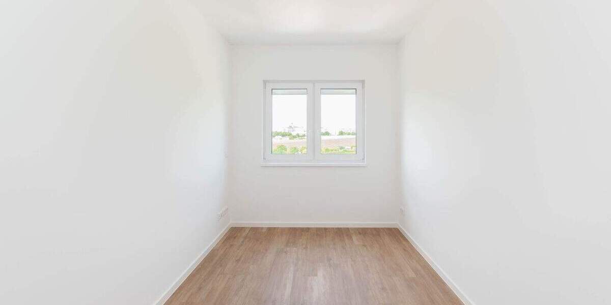 ERSTKLASSIG UND EINZIGARTIG 3-Raum-Wohnung mit Südbalkon, Weitblick & PKW-Stellplatz 3 zimmer