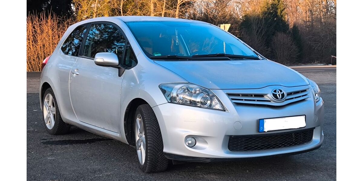 Toyota Auris 100.000 km 8.800 &euro; Netphen 57250