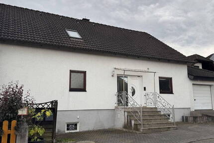 Ländlich gelegene 3-Zimmer-Erdgeschoßwohnung mit großer Terrasse