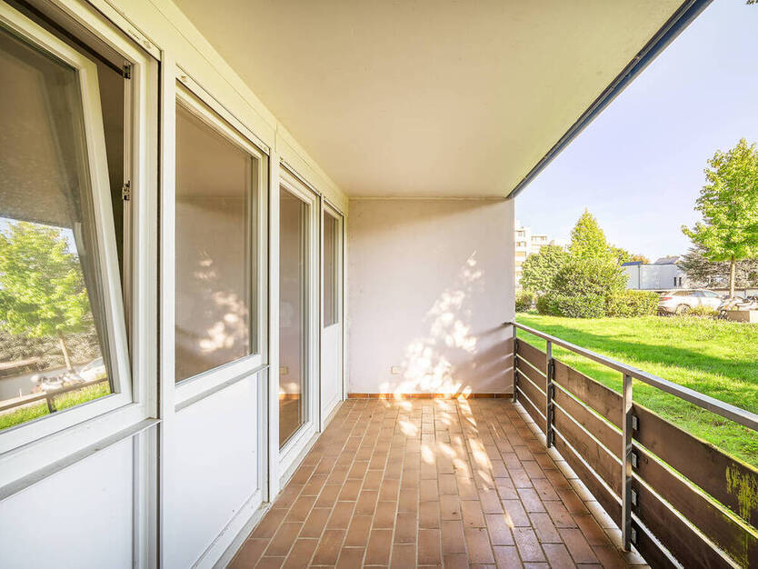 Außergewöhnliche Erdgeschoßwohnung mit großem Balkon in Waldbronn