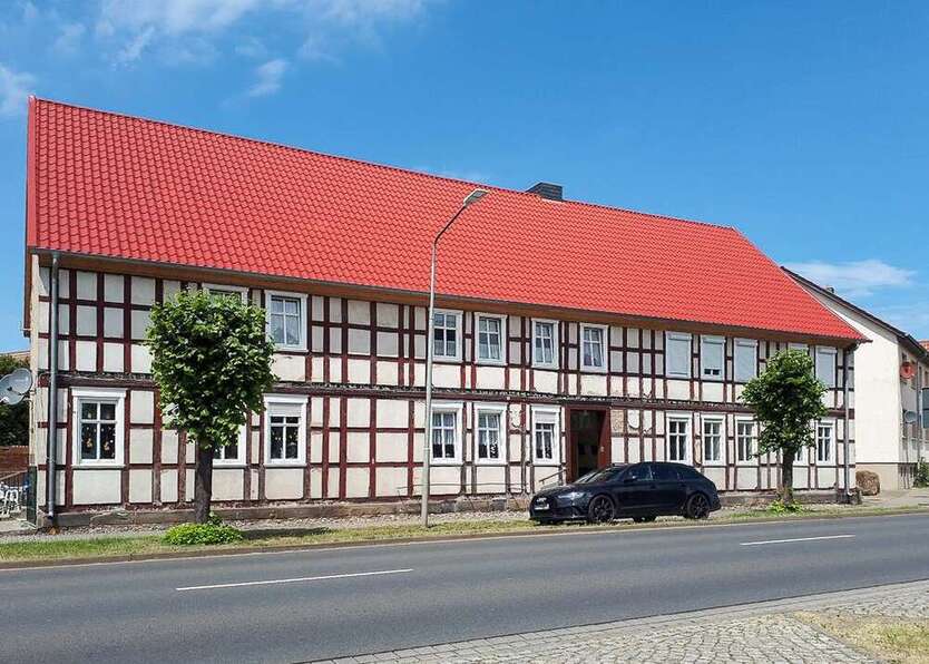 Haus zum Kaufen in Gardelegen 319.000 € 447.69 m²