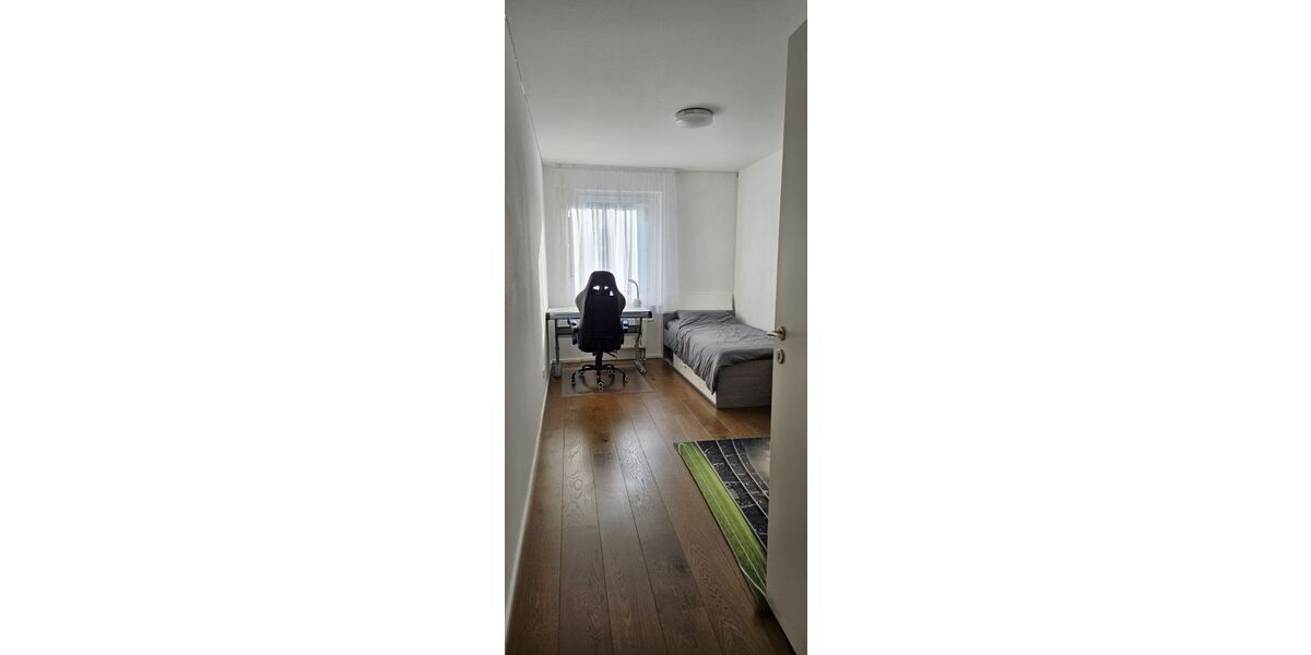 Provisionsfrei* (Von Privat) Charmante 4-Zimmer Wohnung mit Balkon sowie Außenstellplatz in Kirchheim bei München - Etagenwohnung Kirchheim bei München | Angebot:24356453
