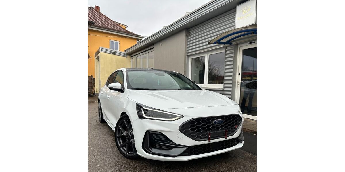 Ford Focus 14.600 km 30.490 &euro; Cham 93413