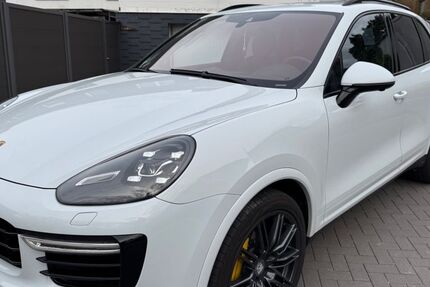 Porsche Cayenne 86.000 km 57.500 &euro; Remscheid 42857