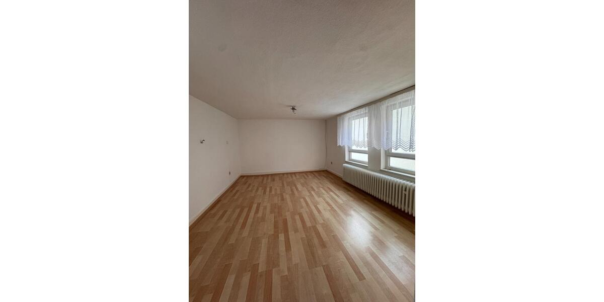 Etagenwohnung Bad Hersfeld - 7 Zimmer, 140 m&sup2;, 850&euro; | Angebot:25025005