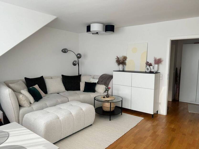 2022 kernsaniert + Garage + Küche : Stilvolle Wohnung in Top-Lage St. Johannis