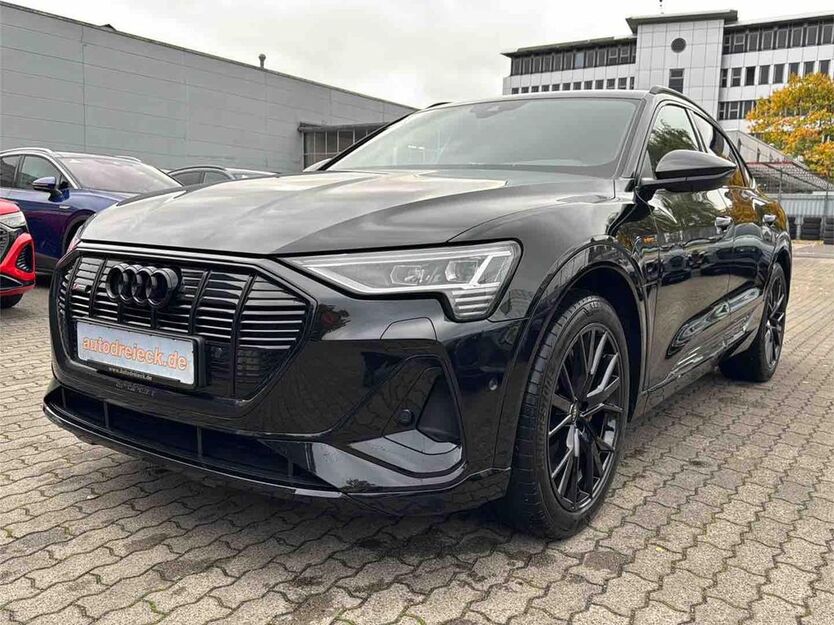 Audi e-tron 46.513 km 33.950 € Hamburg 22047