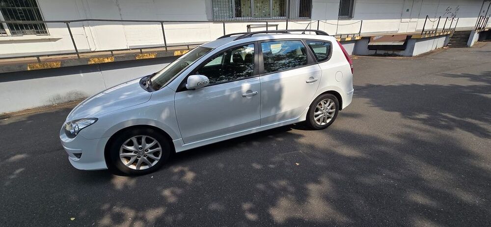 i30