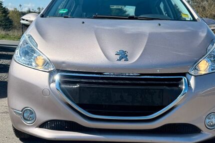 Peugeot 208 157.703 km 2.500 &euro; Gelenberg 53539