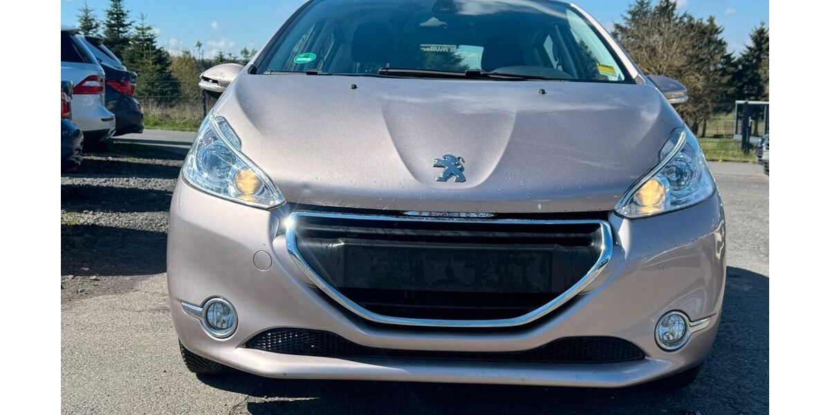 Peugeot 208 157.703 km 2.500 &euro; Gelenberg 53539