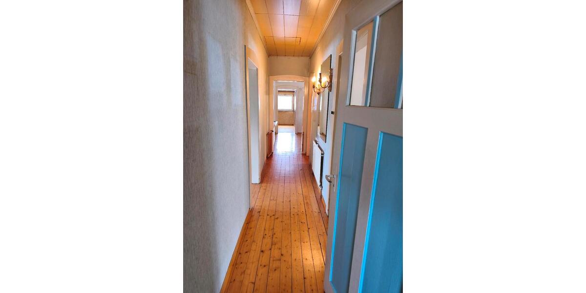 Haus mit Halle 4 zimmer