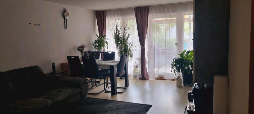 Helle 3-Zimmer-Wohnung mit Terrasse, TG-Stellplatz & Toplage zimmer