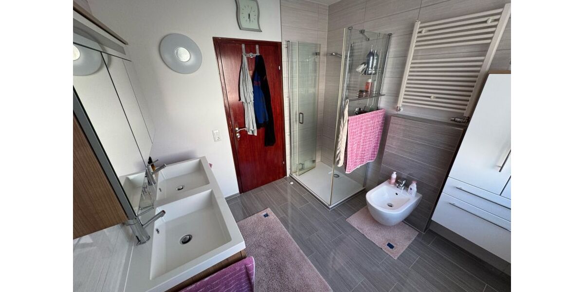 Provisionsfrei* Reiheneckhaus mit Einliegerwohnung von Privat in Herrenberg - Brahmsstraße - Reihenendhaus Herrenberg Herrenberg (Stadt) | Angebot:26973289