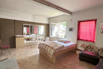 ObjNr:19298 - EInfamilienhaus mit Garten und Garage sowie Gewerbeanteil 14 zimmer