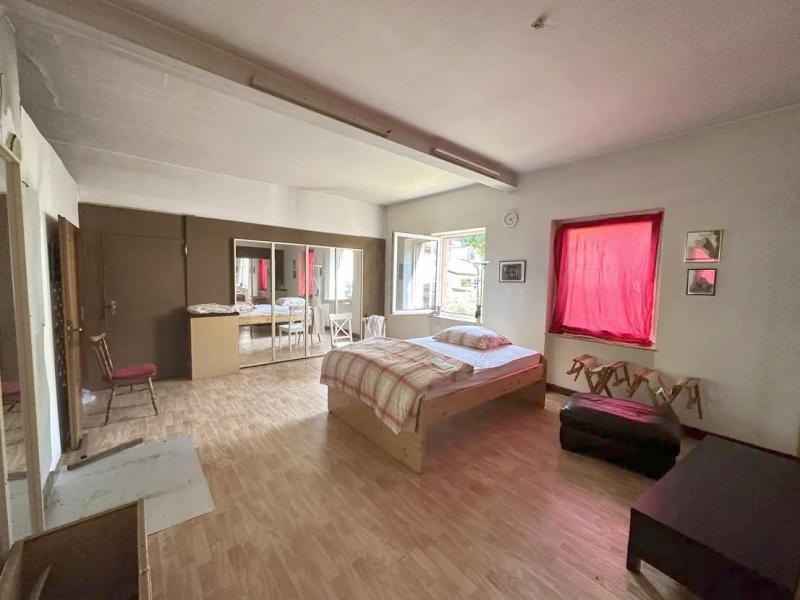 ObjNr:19298 - EInfamilienhaus mit Garten und Garage sowie Gewerbeanteil 14 zimmer