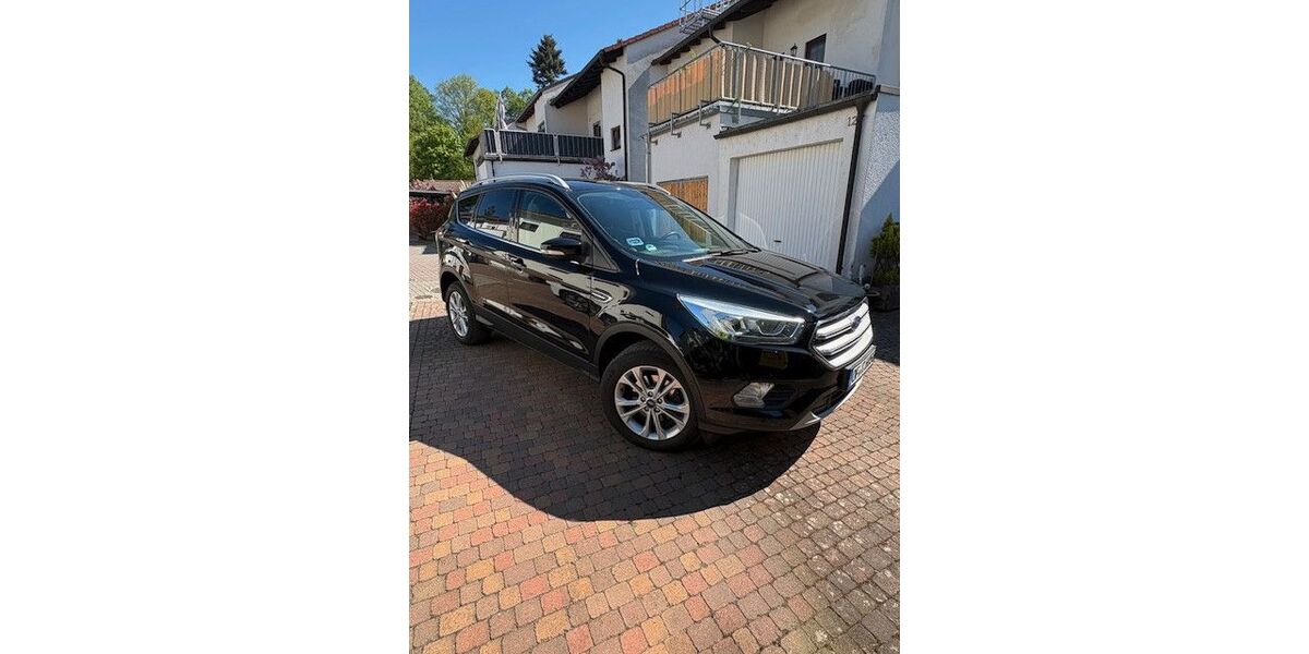 Ford Kuga 82.000 km 12.300 &euro; Offenbach 63073