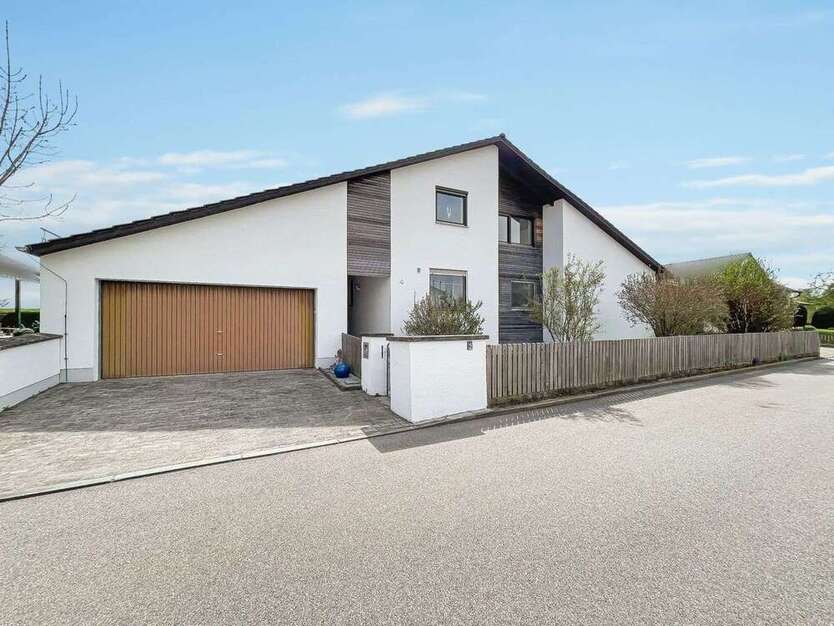 Haus zum Kaufen in Weihmichl 668.000 € 264.67 m²