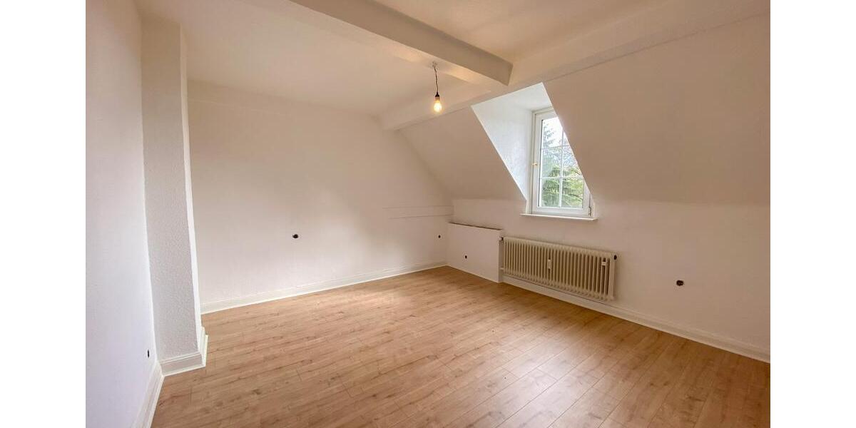 Dachgeschoßwohnung Morsbach - 4 Zimmer, 155 m&sup2;, 950&euro; | Angebot:23181341