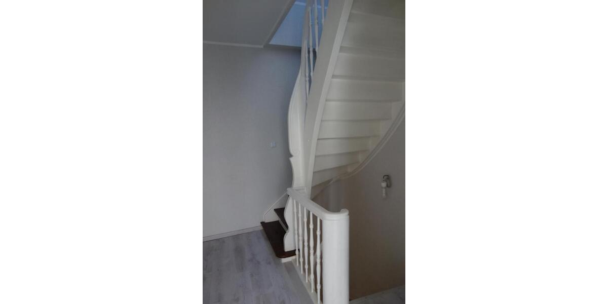 Schöne Wohnung im DG eines MFH zu verkaufen 2 zimmer