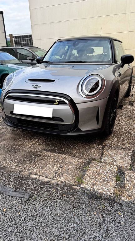 Mini Cooper SE 29.525 km 15.500 € Frankfurt 60308