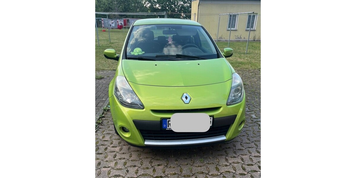 Renault Clio 162.000 km 1.999 € Riesa 01589
