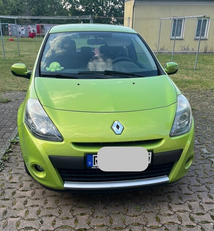 Renault Clio 162.000 km 2.450 € Riesa 01589