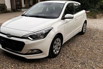 Hyundai i20 97.300 km 8.200 &euro; Sankt Wolfgang 84427