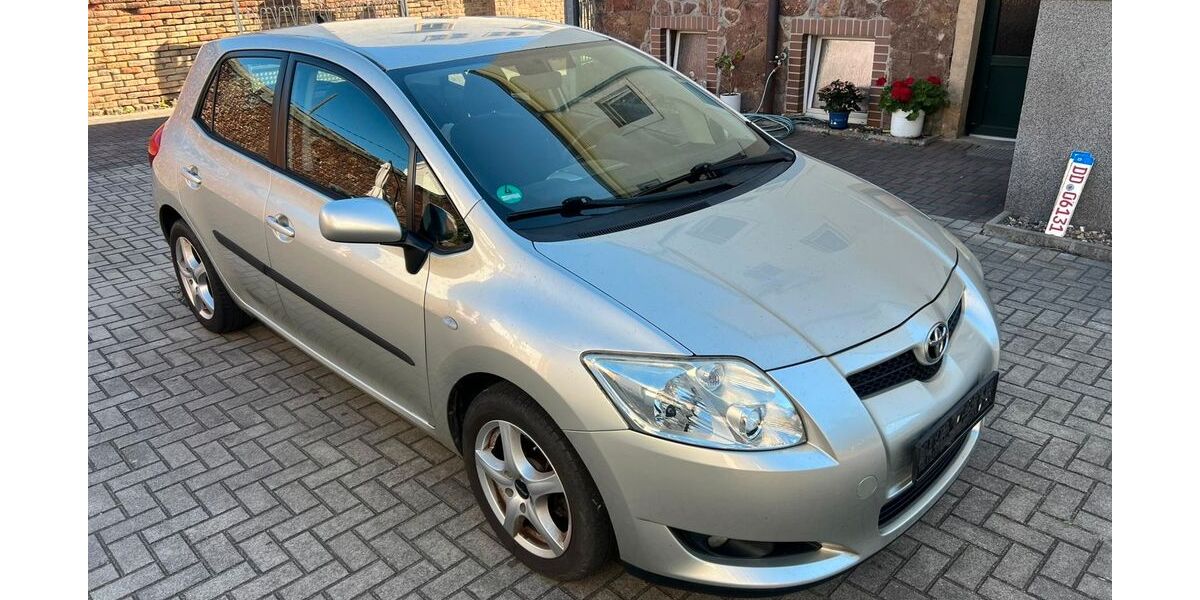 Toyota Auris 237.000 km 3.490 &euro; Dresden 01139