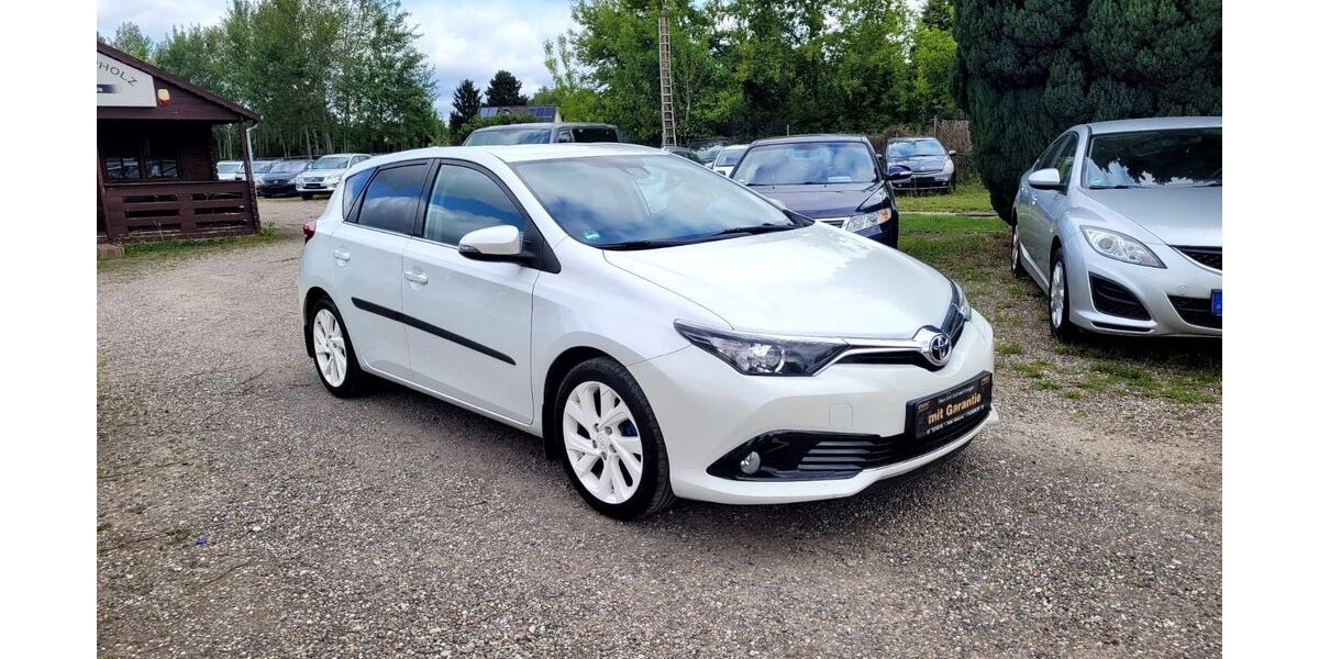 Toyota Auris 100.000 km 9.990 &euro; Berlin 13127