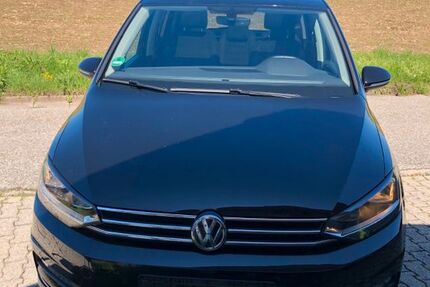 VW Touran 126.500 km 15.990 € Burghausen 84489