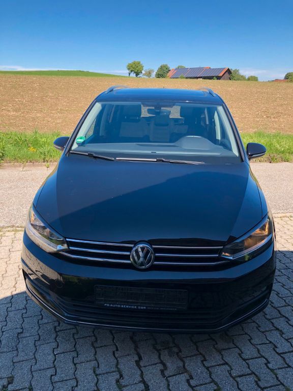VW Touran 126.500 km 15.990 € Burghausen 84489
