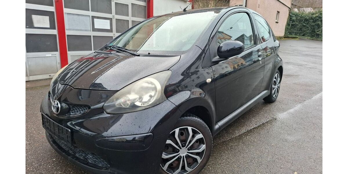 Toyota Aygo (X) 88.000 km 2.900 &euro; Stuttgart 70195
