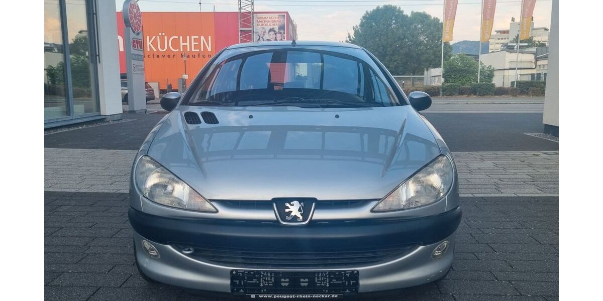 Peugeot 206 81.302 km 1.900 &euro; Offenburg 77652