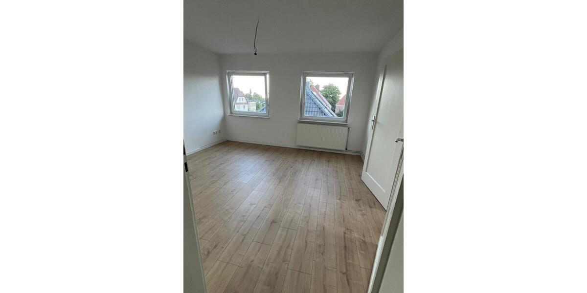 Dachgeschoßwohnung Varel - 3 Zimmer, 70 m&sup2;, 650&euro; | Angebot:26252502