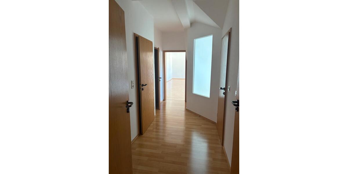 Dachgeschoßwohnung Erfurt - 5 Zimmer, 196 m&sup2;, 2.156&euro; | Angebot:26264396