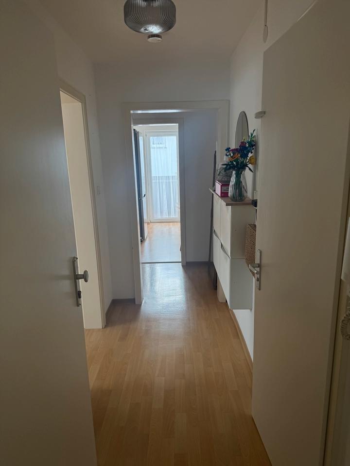 2-Zimmer-Wohnung mit sonnigem Balkon – ab 01.12. frei zimmer