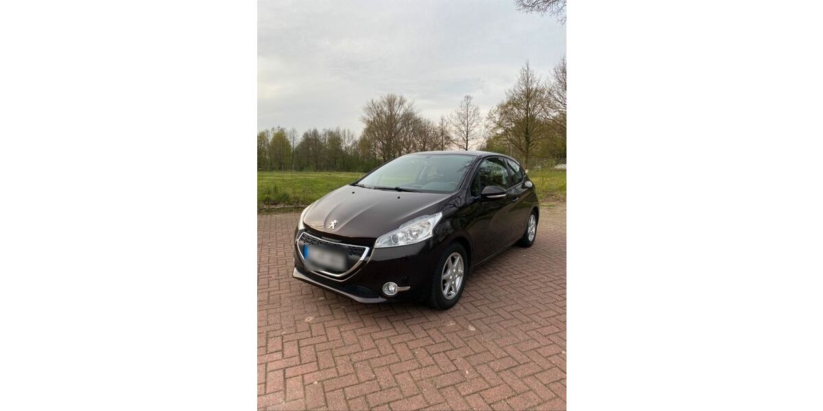 Peugeot 208 149.000 km 4.800 &euro; Heide 25746