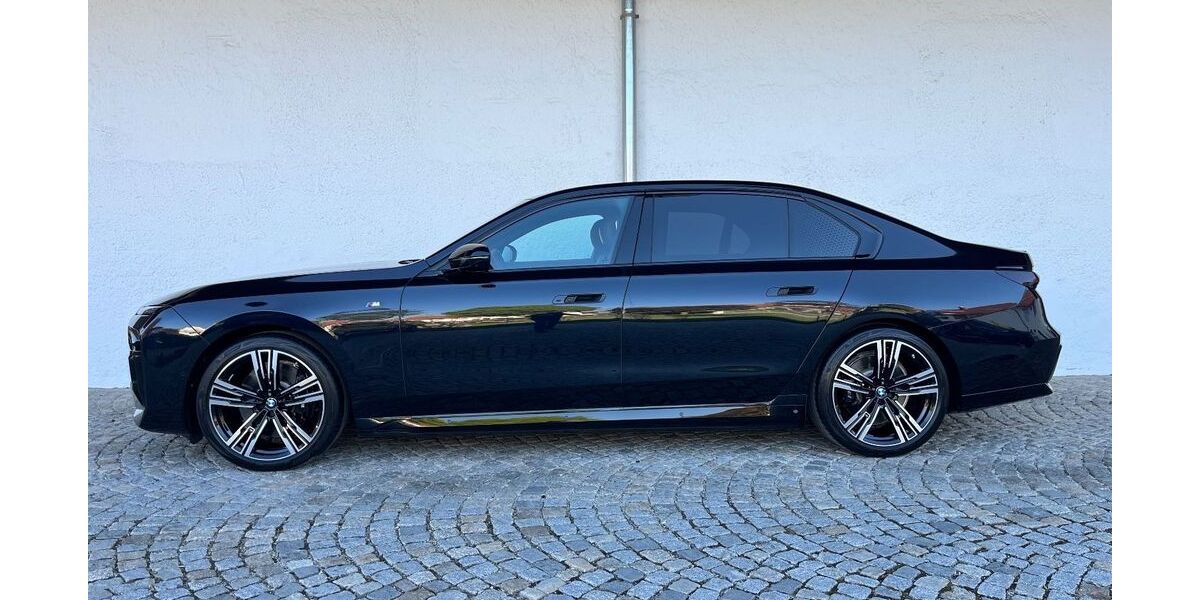 BMW i7 4.168 km 98.990 &euro; München 81245