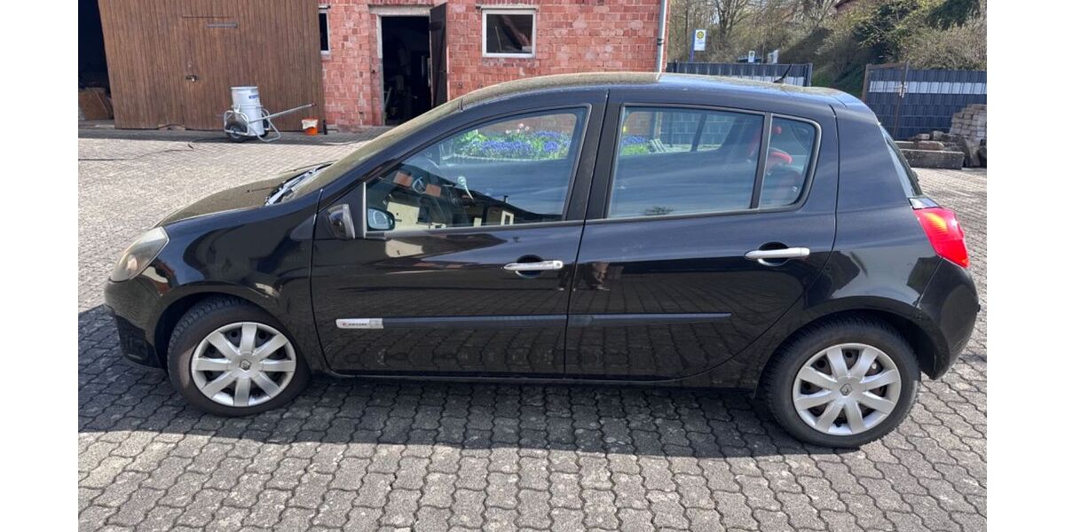 Renault Clio 126.000 km 2.500 &euro; Ebersburg 36157