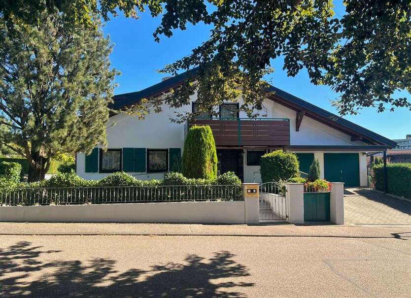 Haus zum Kaufen in Waldbronn 1.150.000 € 370 m²